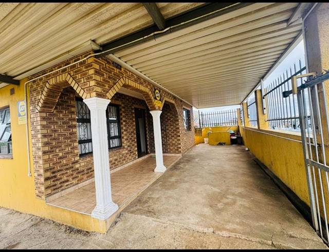 3 BEDROOM HOUSE FOR SALE IN NEWLANDS WEST